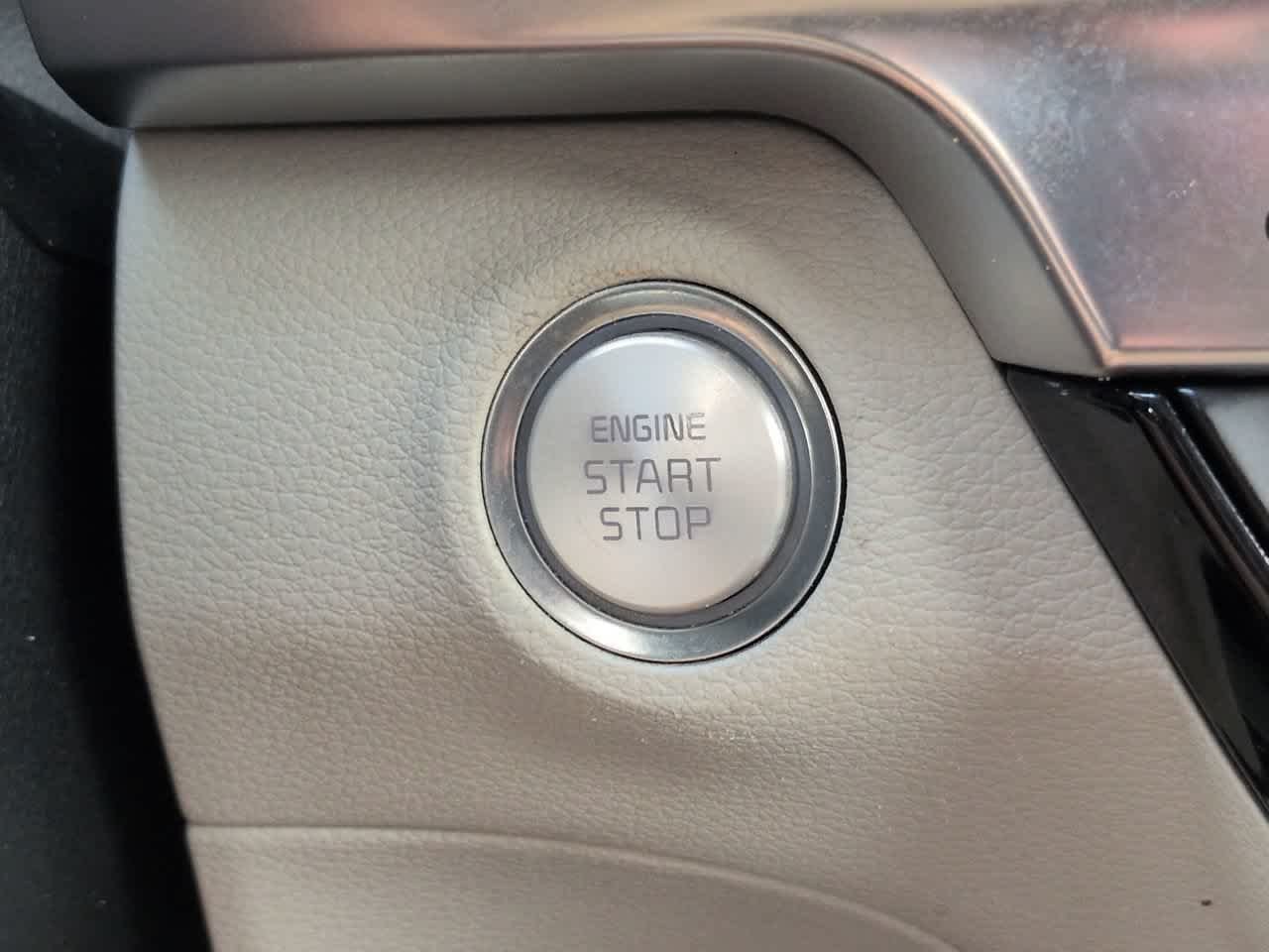 Used 2020 Green Kia EX image 29