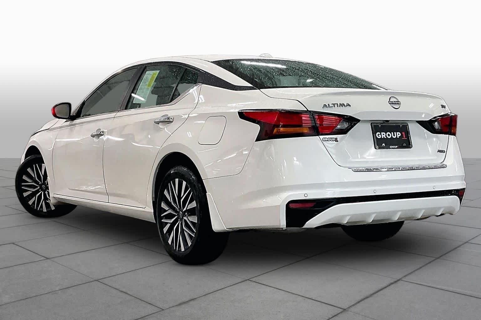 Used 2023 Pearl White Tricoat Nissan 2.5 SV image 12