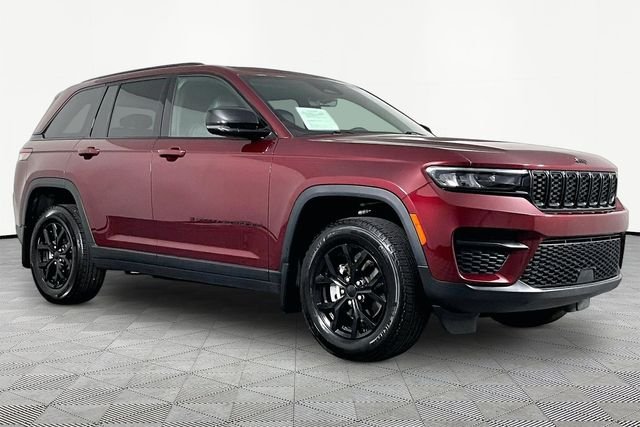 Used 2025 Red Jeep Altitude X image 3