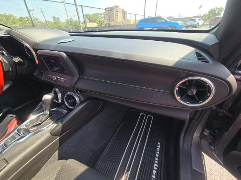 Used 2022 Gray Chevrolet LT1 image 15