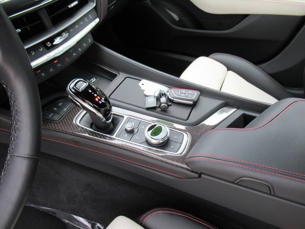 Used 2022 Crystal White Tricoat Cadillac Sport image 18