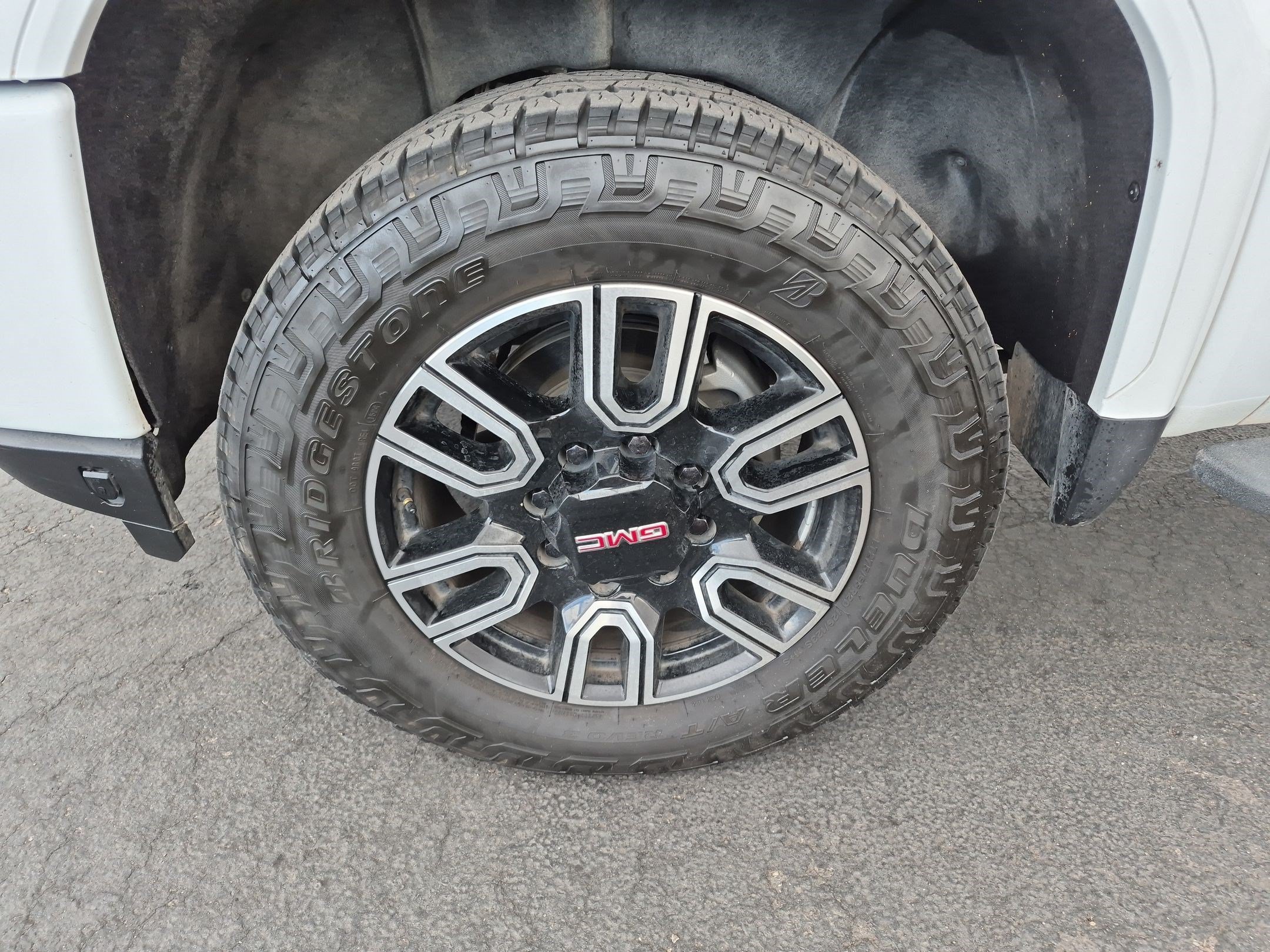 Used 2022 Summit White GMC AT4 image 11