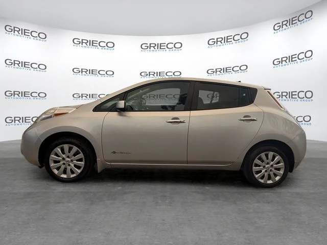 Used 2016 Brilliant Silver Nissan S image 4