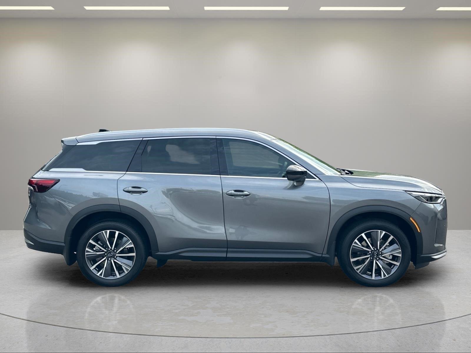 New 2027 GRAPHITE SHADOW INFINITI Luxe FWD image 8