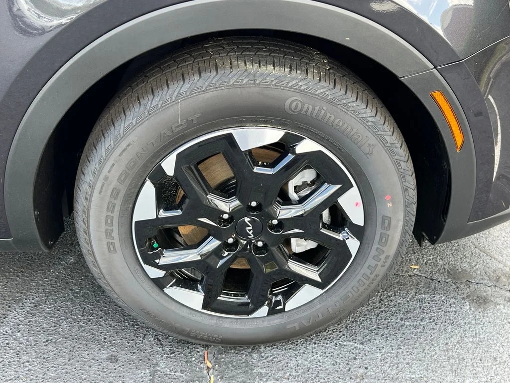 2025 Kia Sorento S - Photo 12