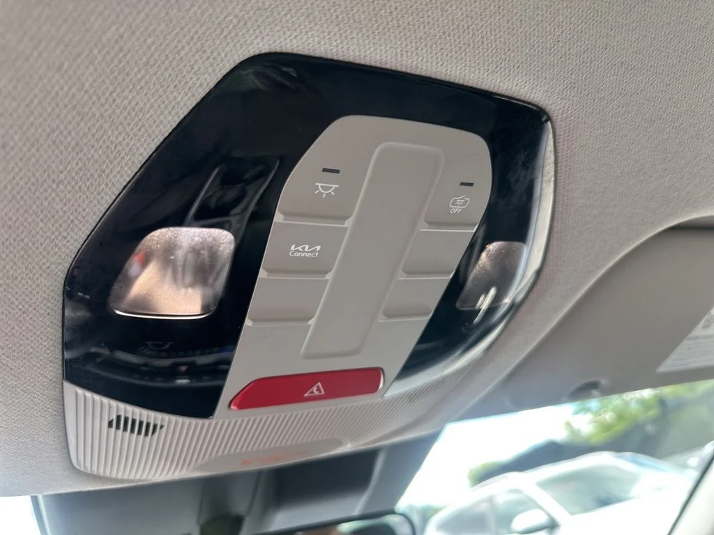 Used 2025 Black Kia LXS image 18