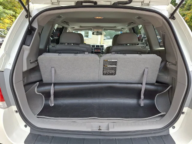Used 2013 White Toyota SE image 29