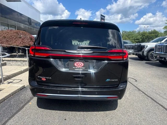 Used 2023 Black Chrysler Touring L image 31