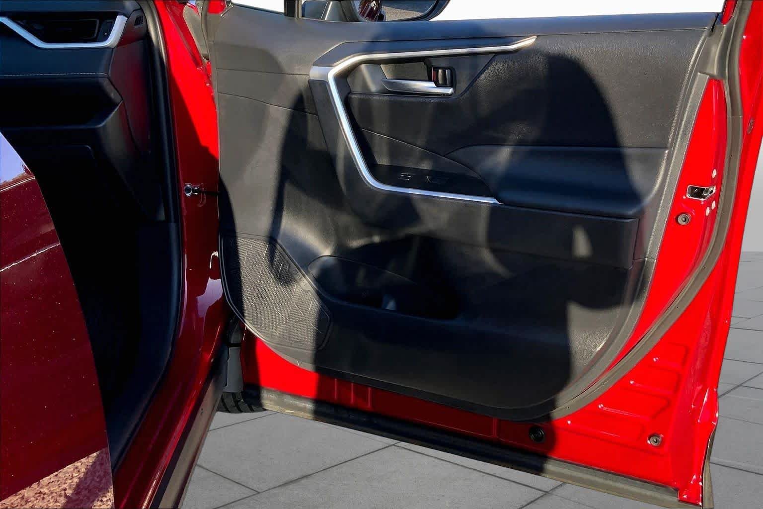 Used 2025 Ruby Flare Pearl Toyota XLE image 23