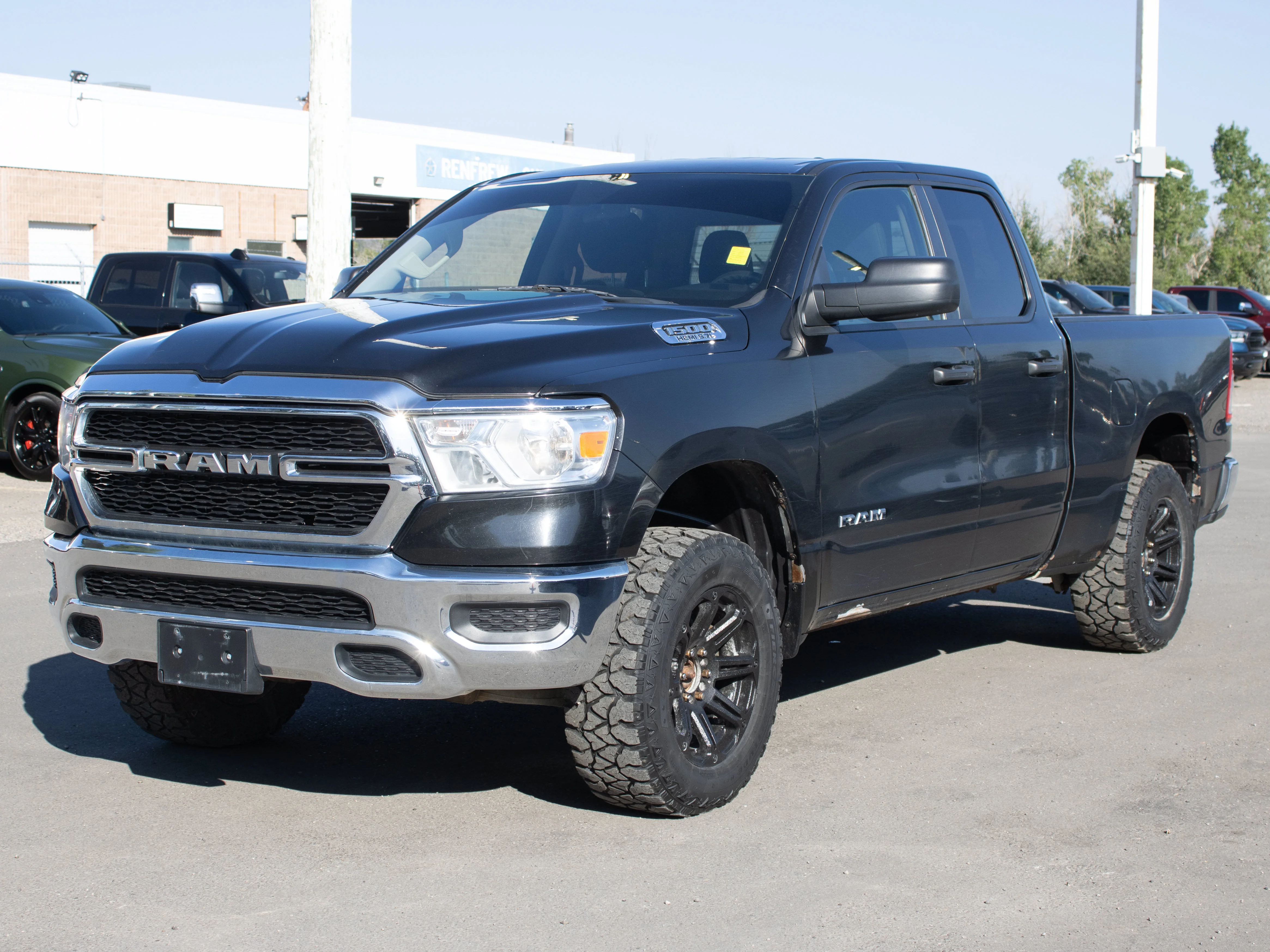 Used 2019 Black RAM Tradesman* 5.7L HEMI V8 | Class IV Hitch | Spray-In Bedliner | Bluetooth | Backup Camera | image 12