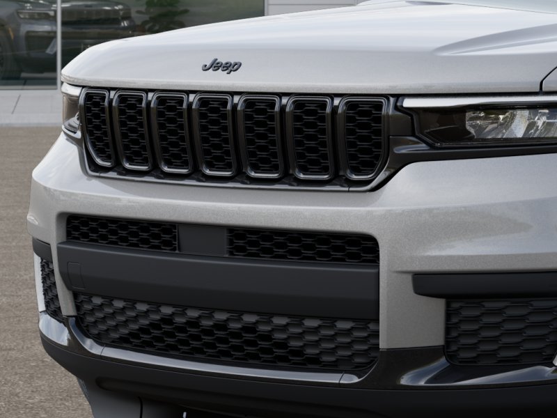 New 2025 Silver Zynith Exterior Paint Jeep Altitude X 4x4 image 30