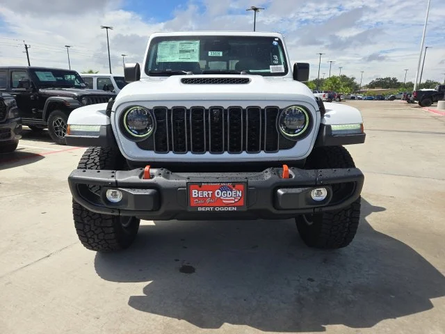 New 2026 Bright White Clear-Coat Exterior Paint Jeep Mojave image 2