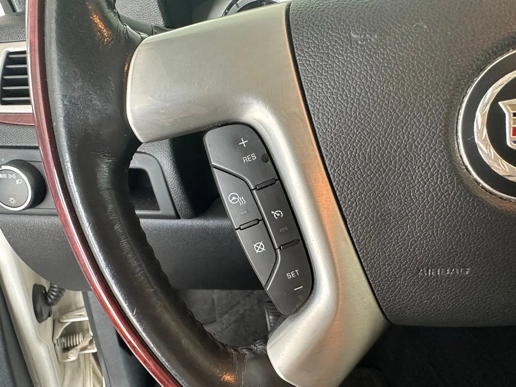 Used 2013 White Cadillac Premium image 17