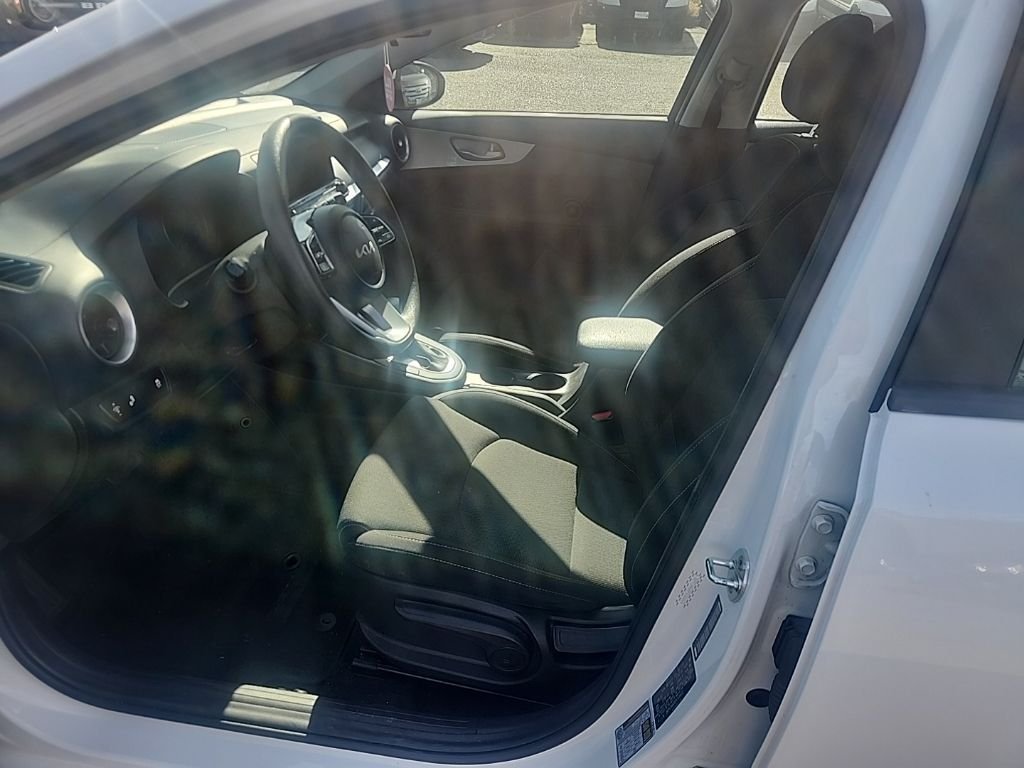 Used 2023 White Kia LXS image 19