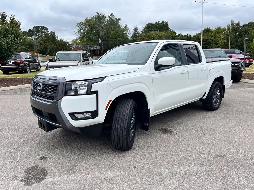 Used 2025 White Nissan SV image 3