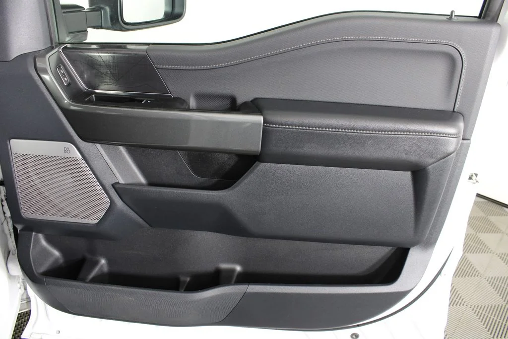 Used 2023 Oxford White Ford XLT image 8