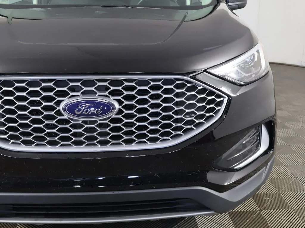 Used 2023 Black Ford SEL image 12