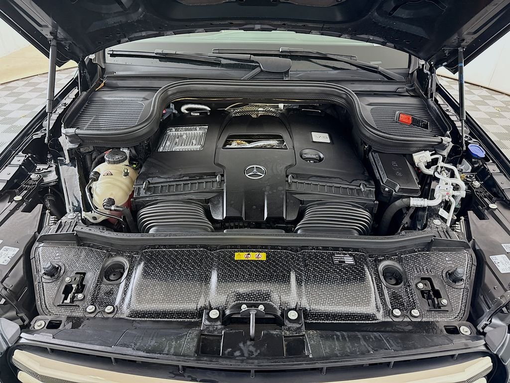 Used 2024 Green Mercedes-Benz GLS 580 image 34