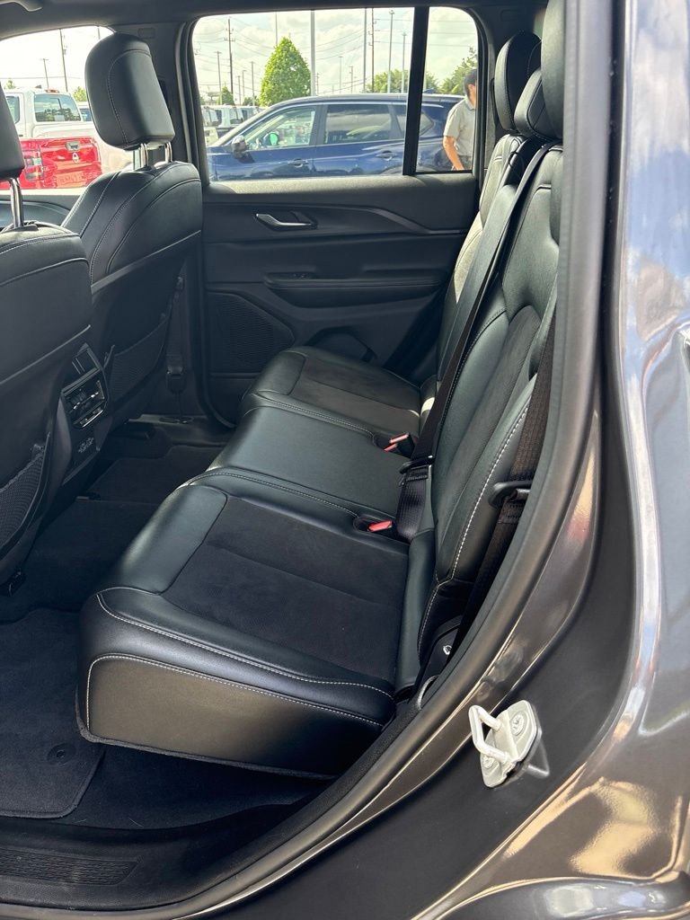 Used 2024 Gray Jeep Altitude image 3