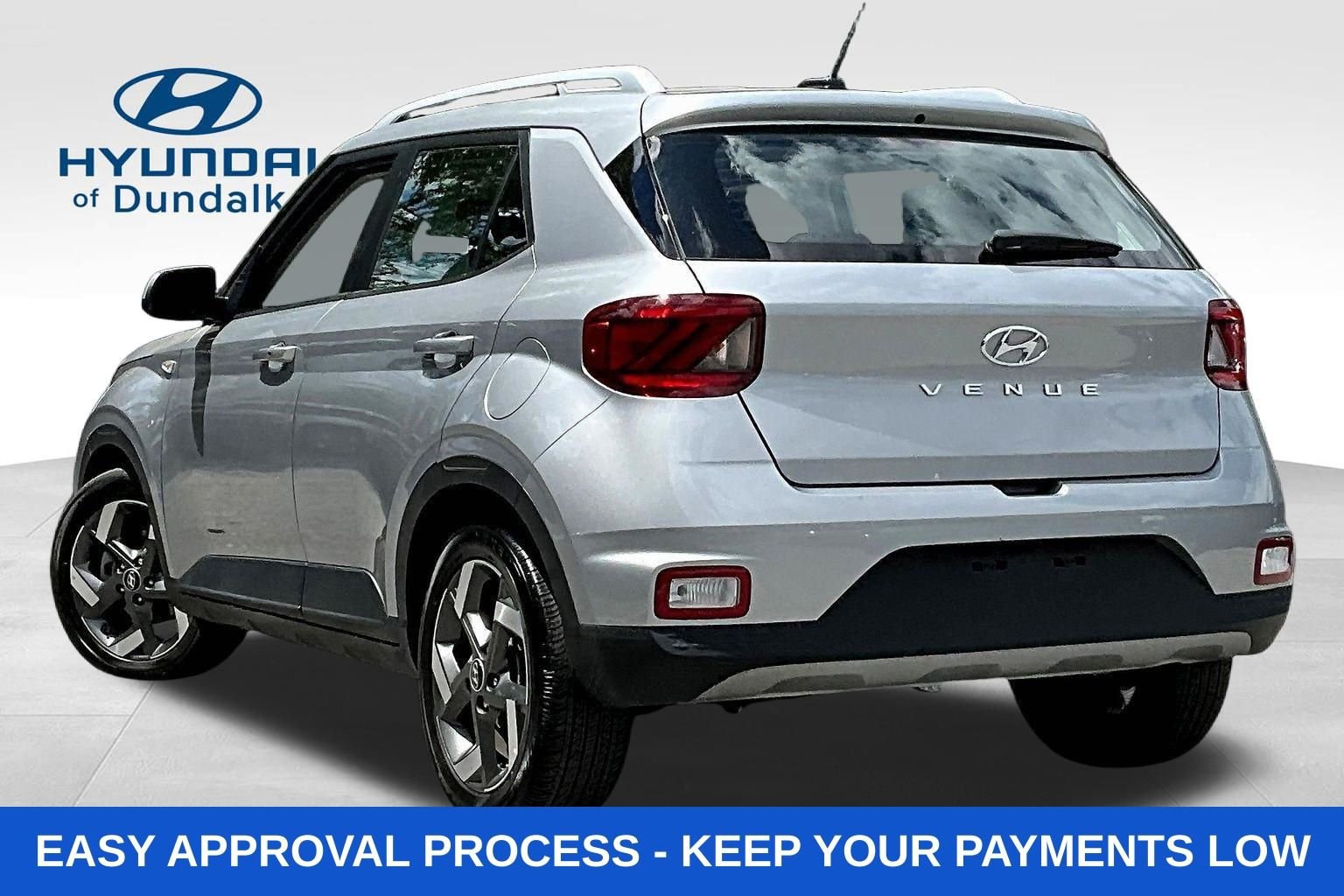 Used 2025 Silver Hyundai SEL image 5