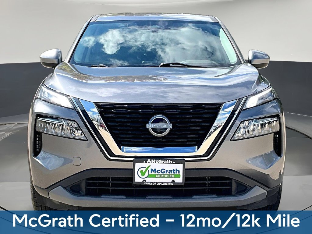 Used 2023 Gray Nissan SV image 2