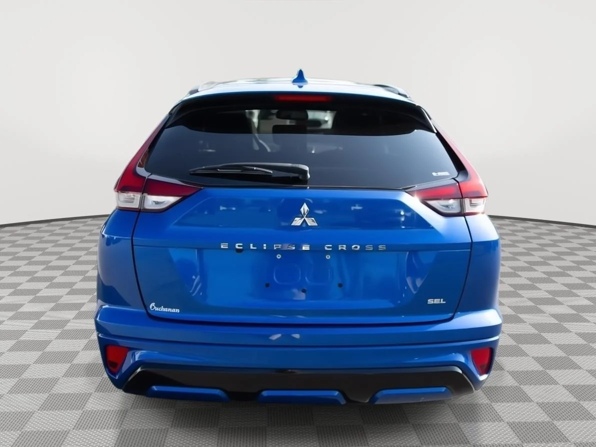 Used 2024 Lightning Blue Metallic Mitsubishi SEL image 6