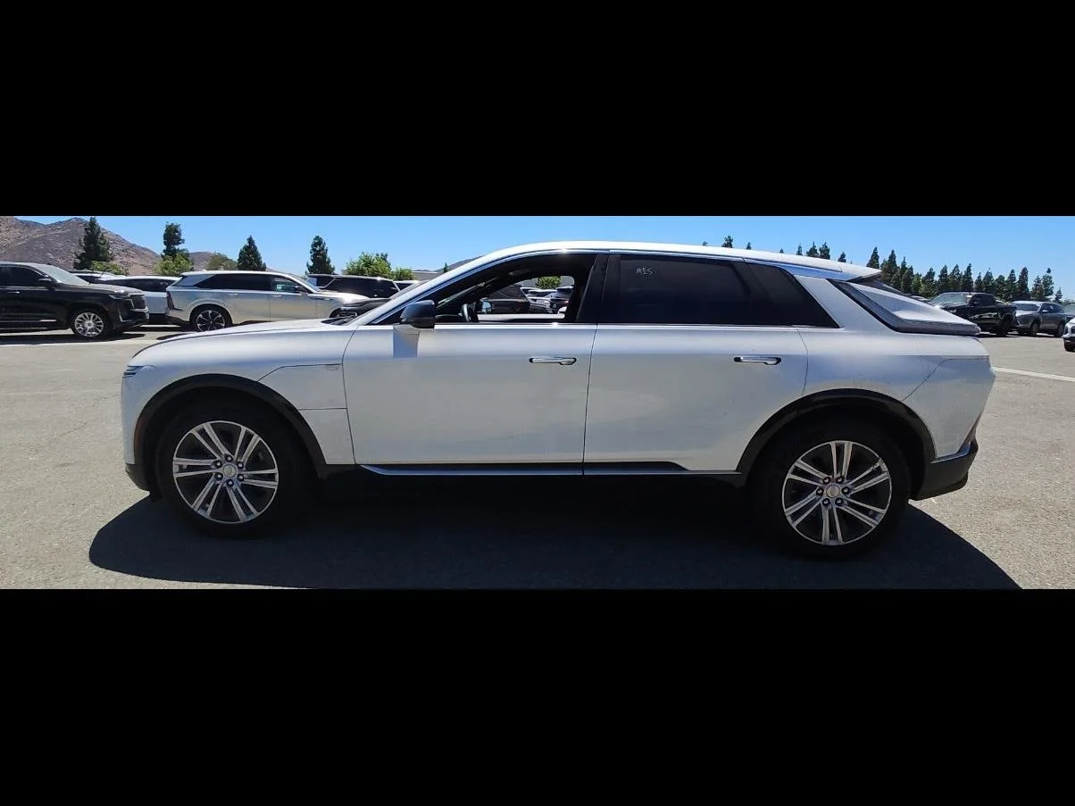 Used 2024 Crystal White Tricoat Cadillac Tech image 8