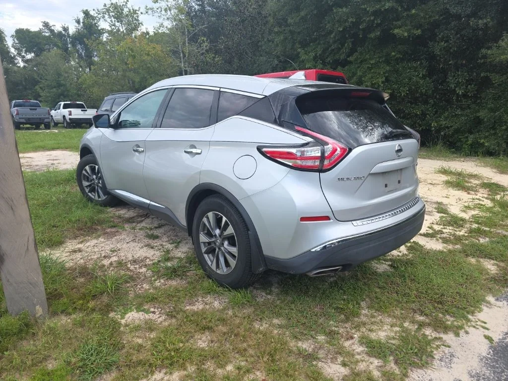 Used 2017 Silver Nissan SL image 3
