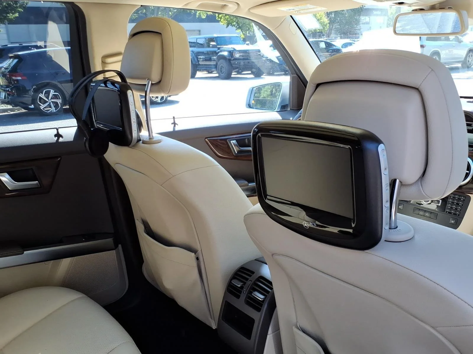 Used 2015 Iridium Silver Metallic Mercedes-Benz GLK 250 BlueTEC® image 28