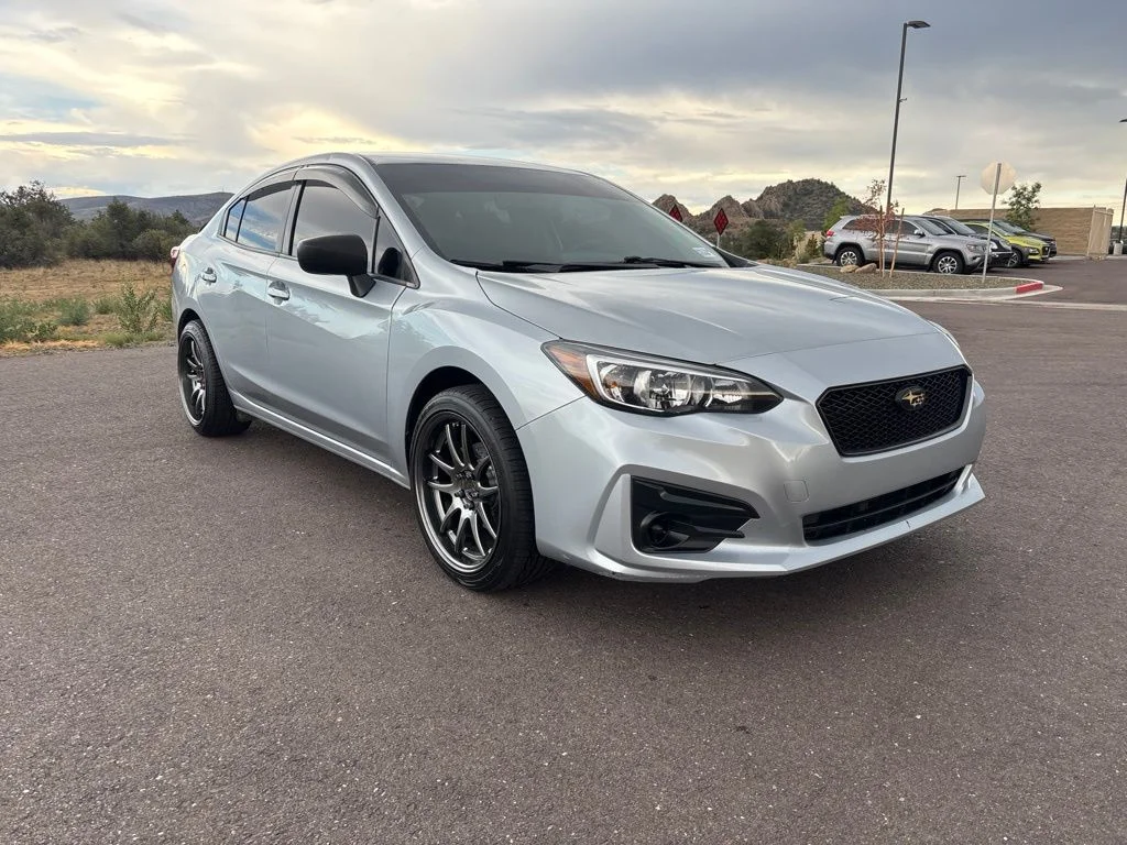 Used 2018 Silver Subaru 2.0i image 3