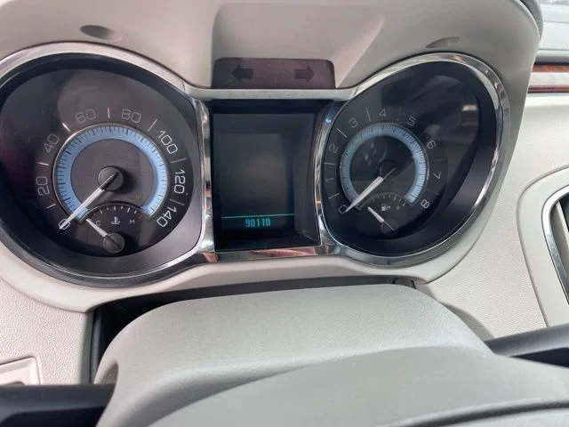 Used 2010 Red Buick CXL image 7