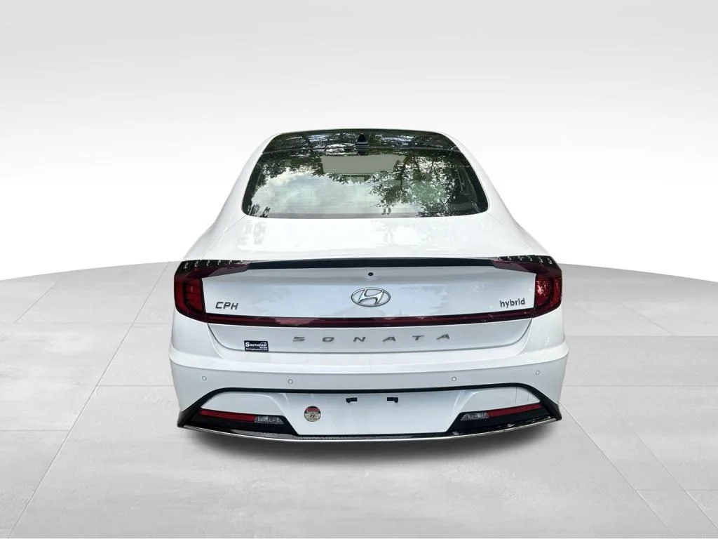 Used 2021 White Hyundai Limited image 4