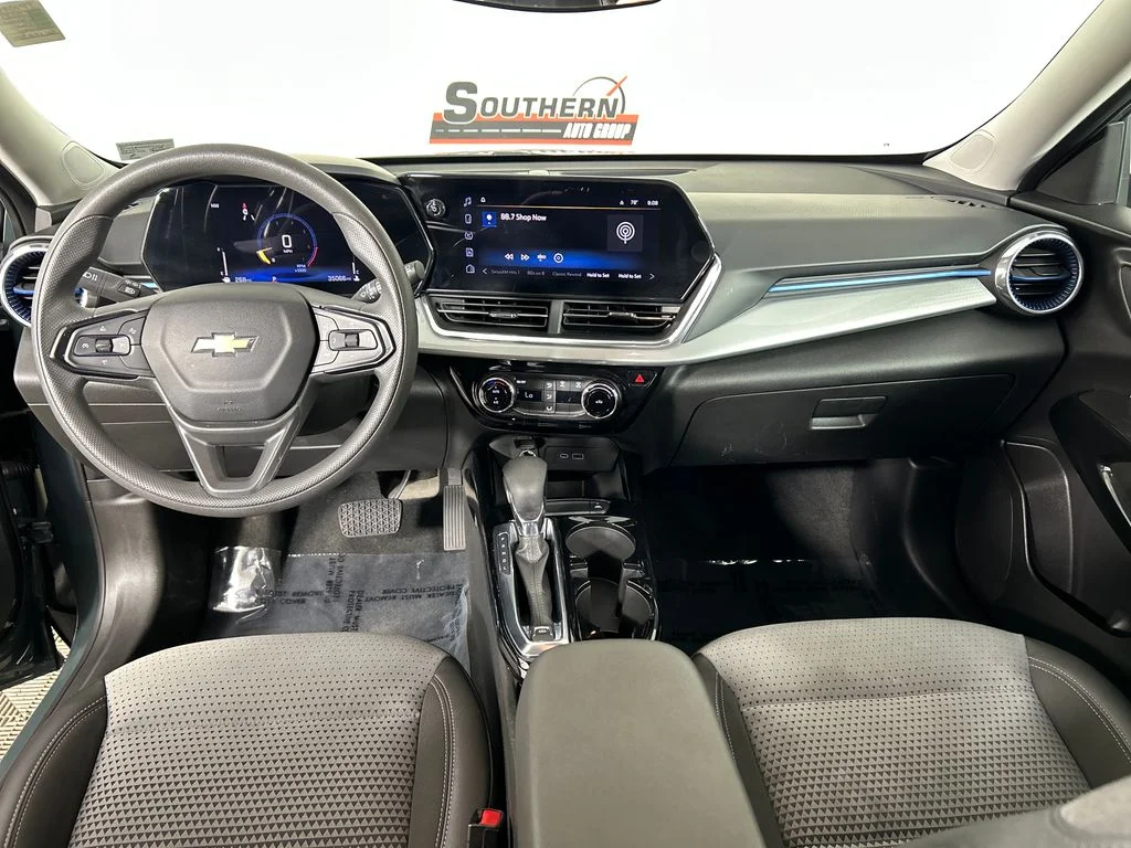Used 2025 Gray Chevrolet LT image 17