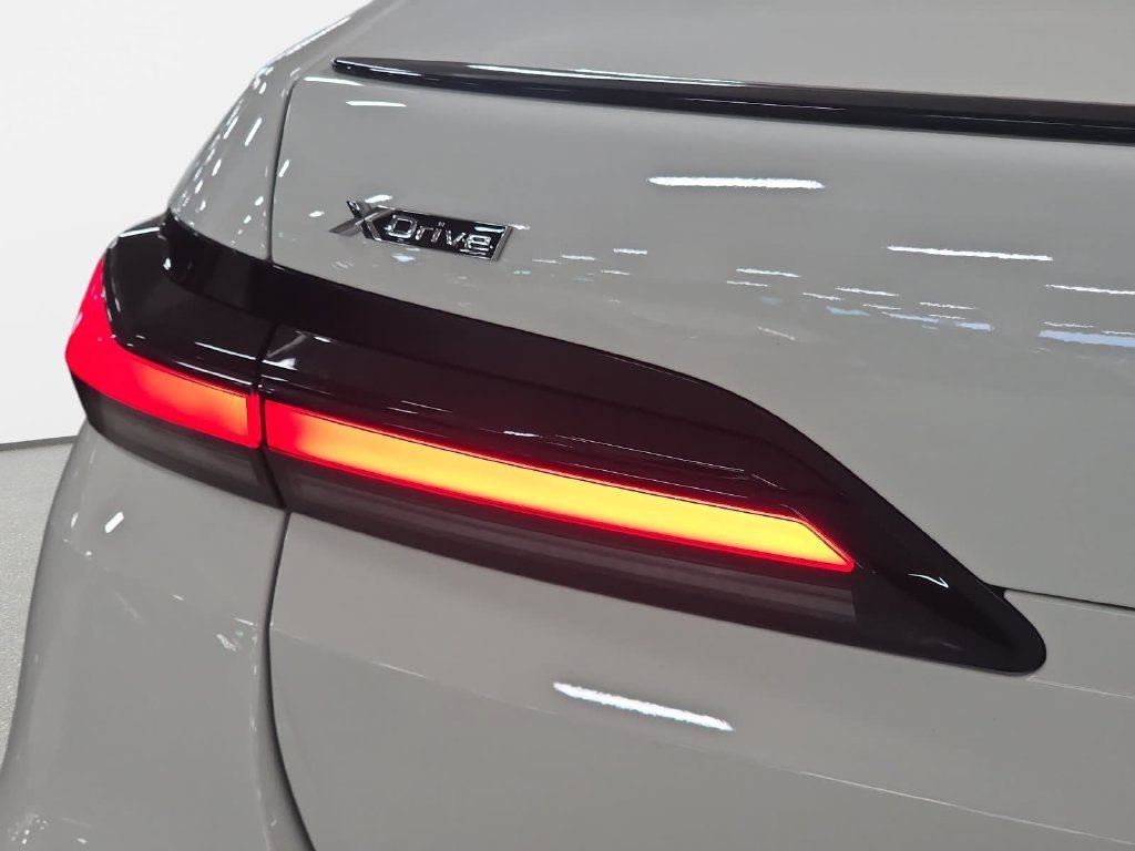 New 2026 Alpine White BMW 760i xDrive image 20
