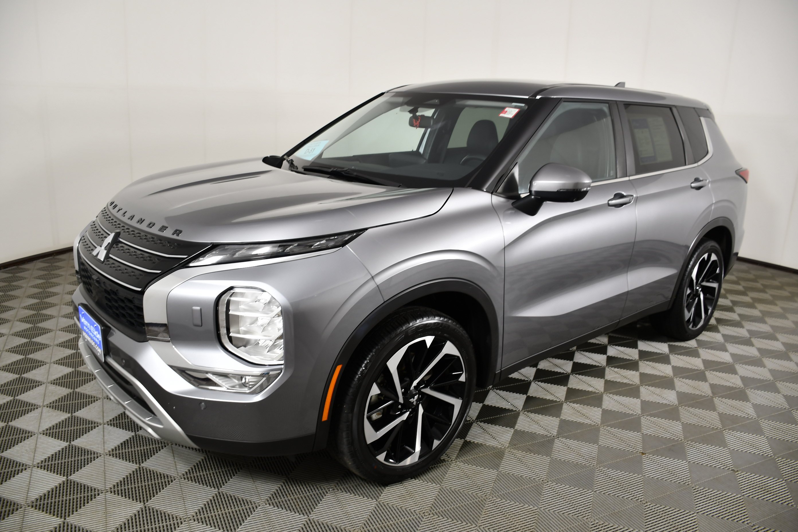 Used 2024 Mercury Gray Metallic Mitsubishi SE image 10