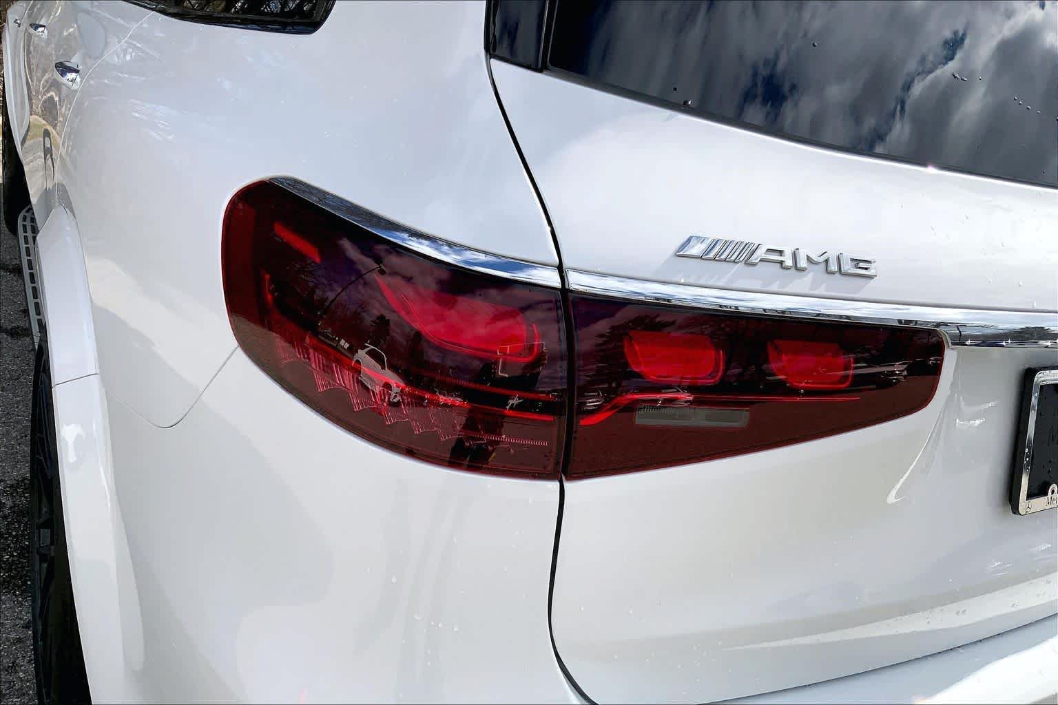 Used 2025 MANUFAKTUR Moonlight White Metallic Mercedes-Benz AMG® GLS 63 image 28
