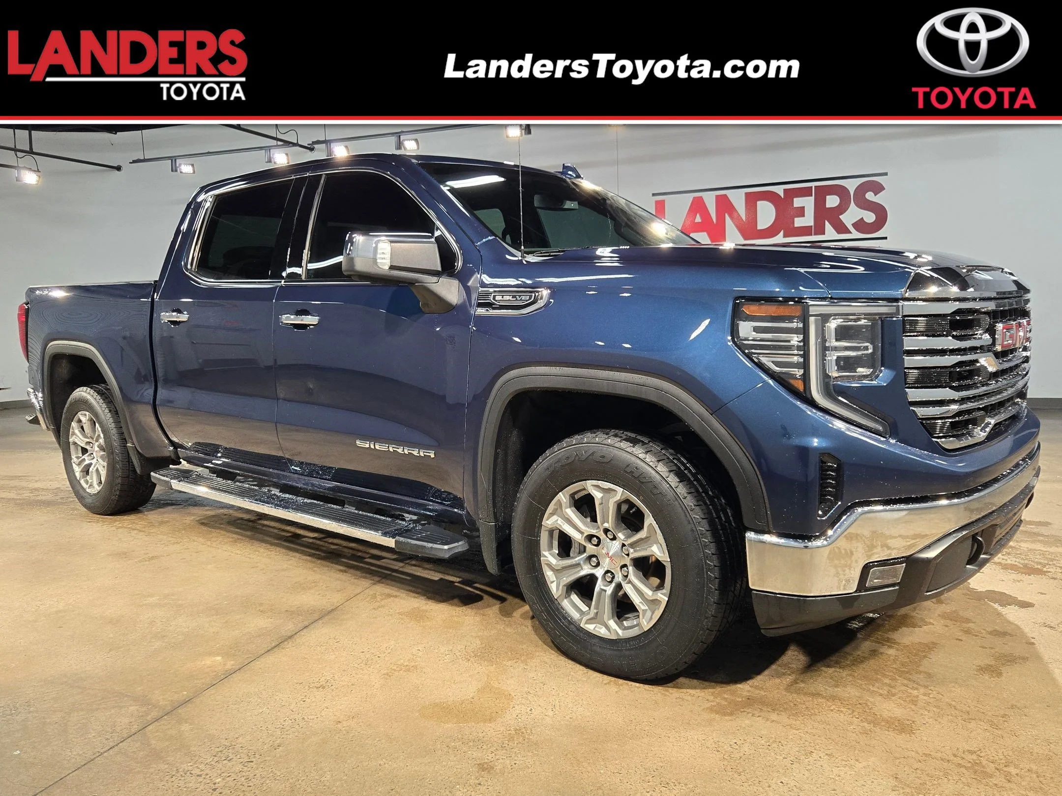 2022 GMC Sierra 4WD Crew Cab Short Box SLT's photo