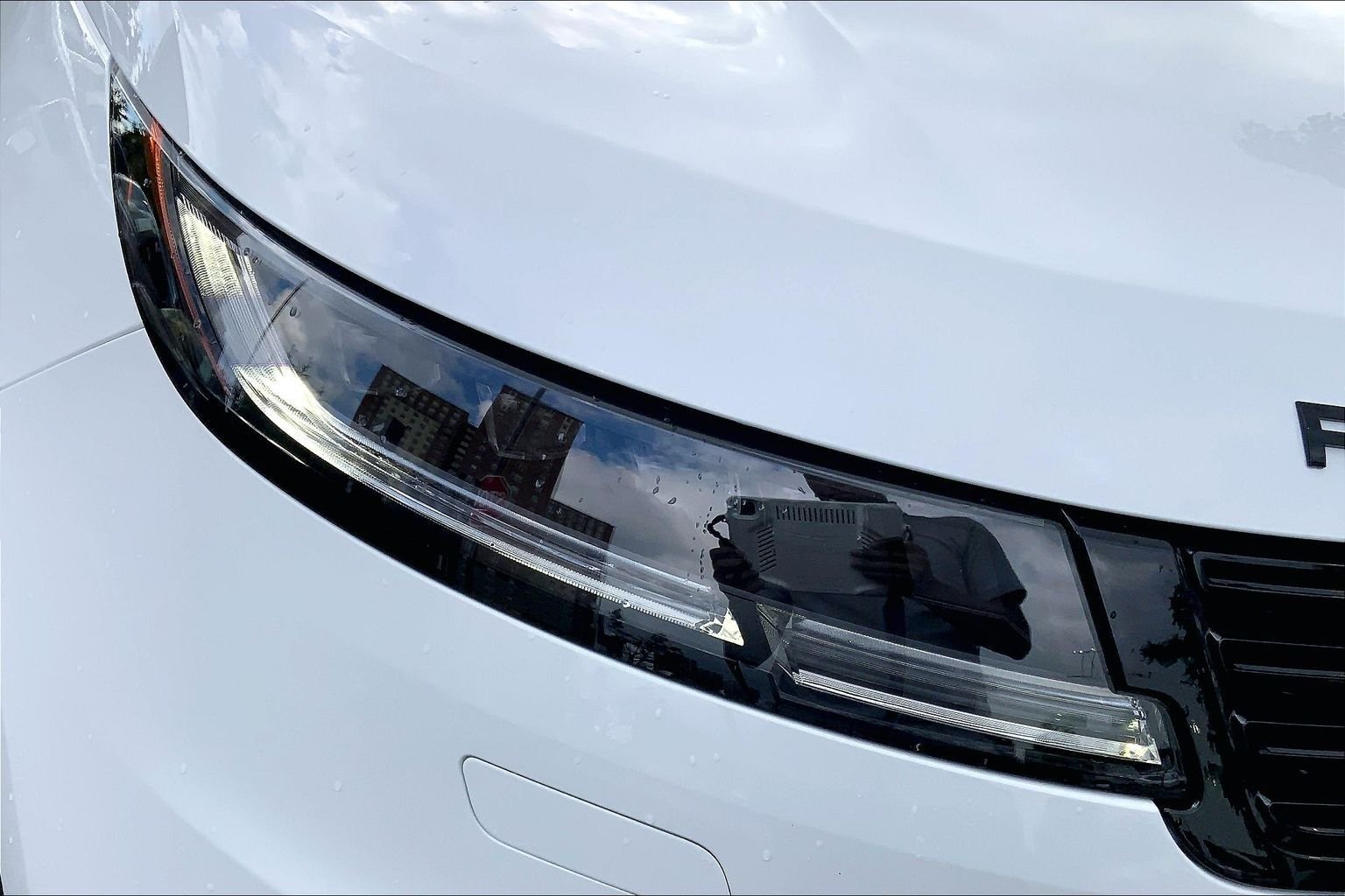 New 2026 Fuji White Land Rover Dynamic SE image 13