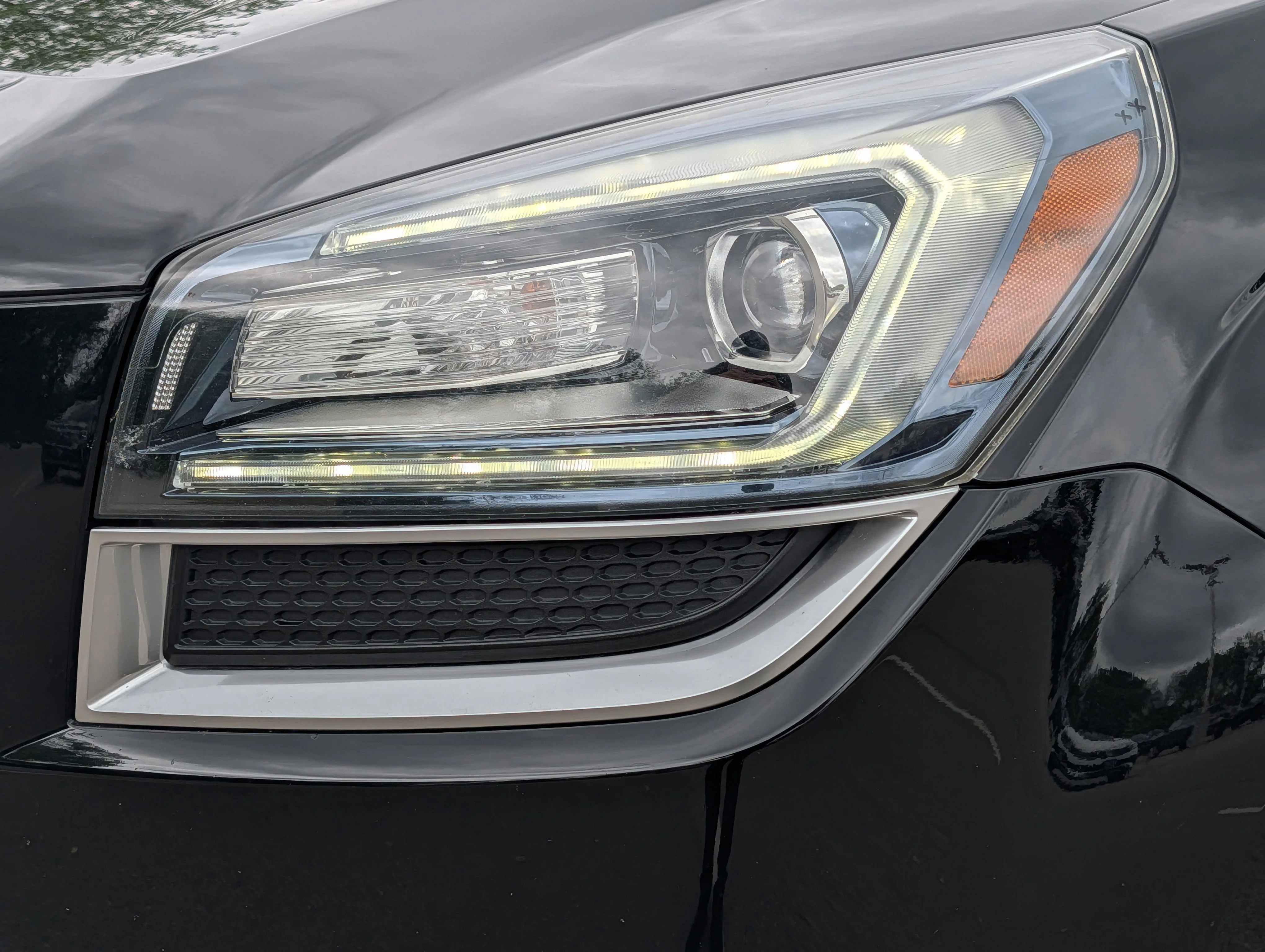 Used 2017 Ebony Twilight Metallic GMC Limited image 16