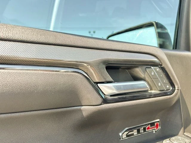Used 2022 White GMC AT4 image 26
