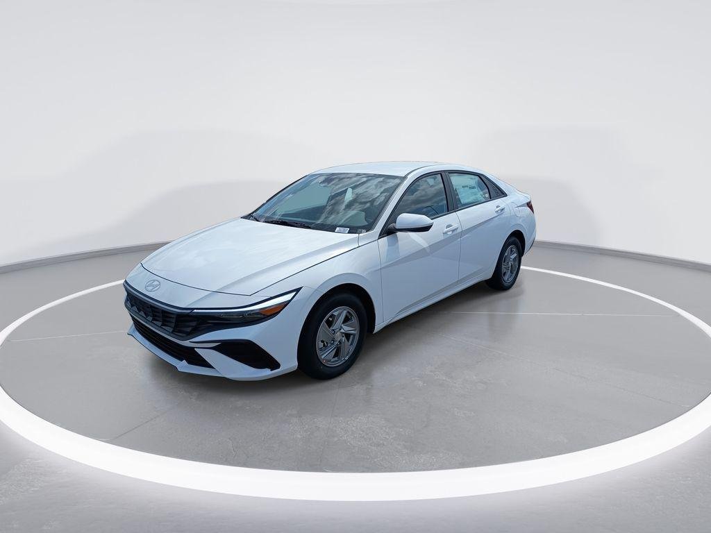 New 2026 White Hyundai SE image 4