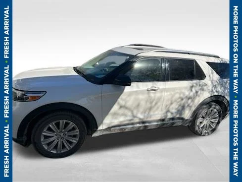 Used 2022 White Ford Limited image 1