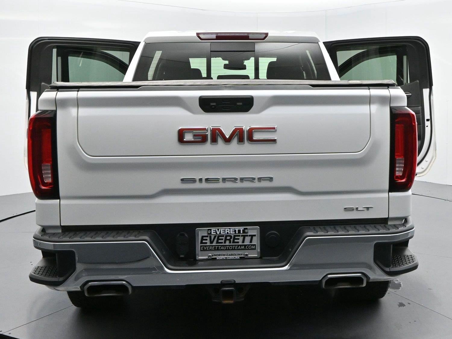 Used 2023 White Frost Tricoat GMC SLT image 43