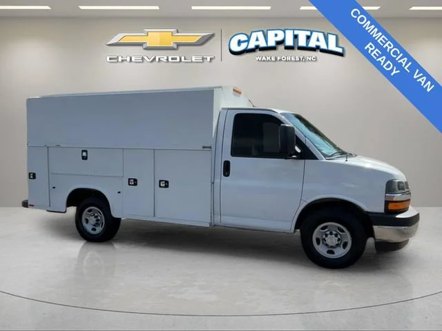 Used 2019 SUMMIT WHITE Chevrolet CUTWAY image 7