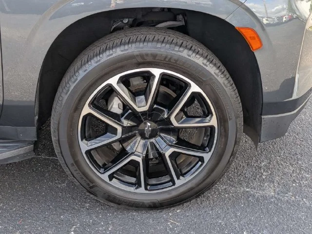 Used 2021 SHADOW GRAY METALLIC Chevrolet RST image 9