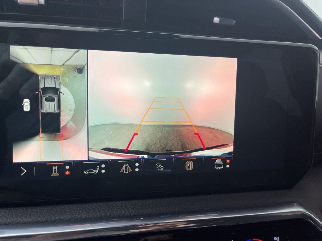 Used 2025 Silver GMC Denali image 22
