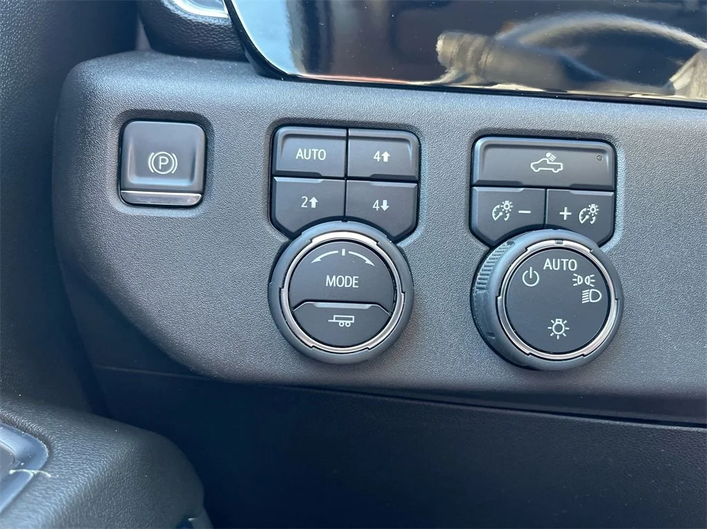 Used 2024 Summit White Chevrolet LT image 22