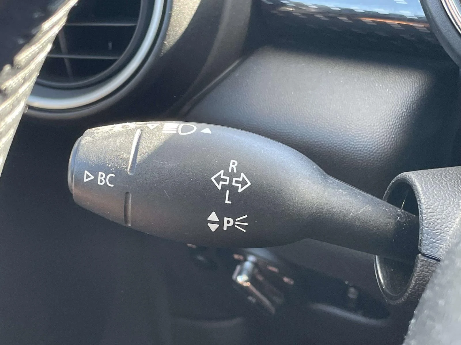 Used 2015 Electric Blue Metallic MINI S image 13