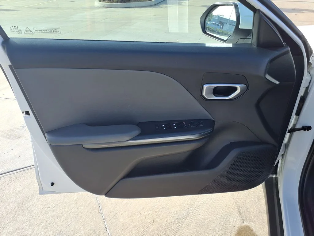 Used 2025 White Kia LXS image 23