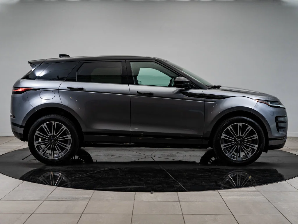 Used 2024 Eiger Gray Metallic Land Rover Dynamic image 11